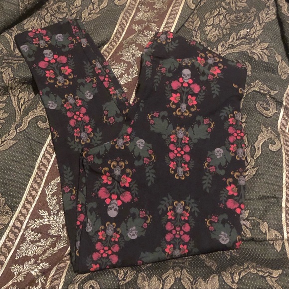NWOT TORRID Skull and Floral Damask Leggings Sz 00 10 12 L - Picture 2 of 6